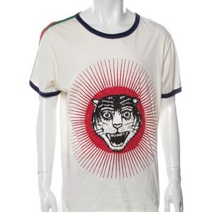 Beautiful white excellent condition Gucci T-shirt Great for the summertime.
